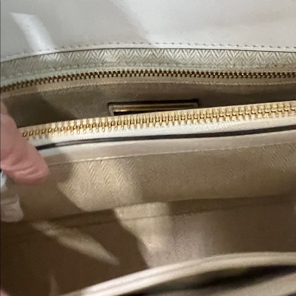 Tory Burch Cream Quilted Shoulder Bag with Gold Chain NWTS - Picture 8 of 11